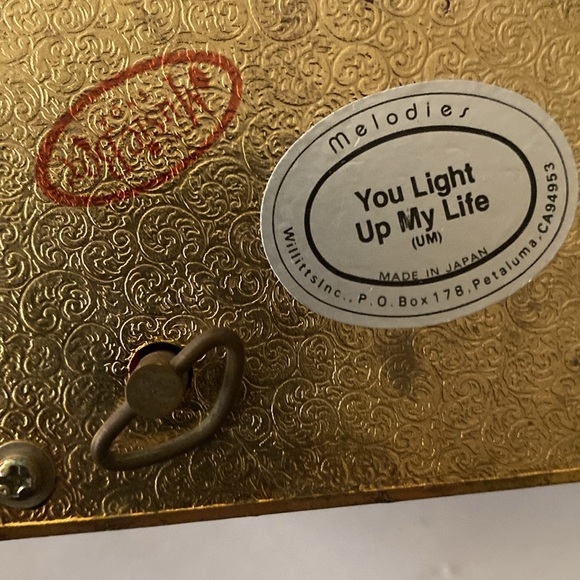 Beautiful Hand Painted Vintage Porcelain Music Box - Picture 6 of 10